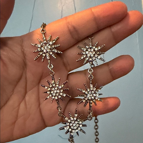 Jewelry - Elegant Silver Starburst Necklace